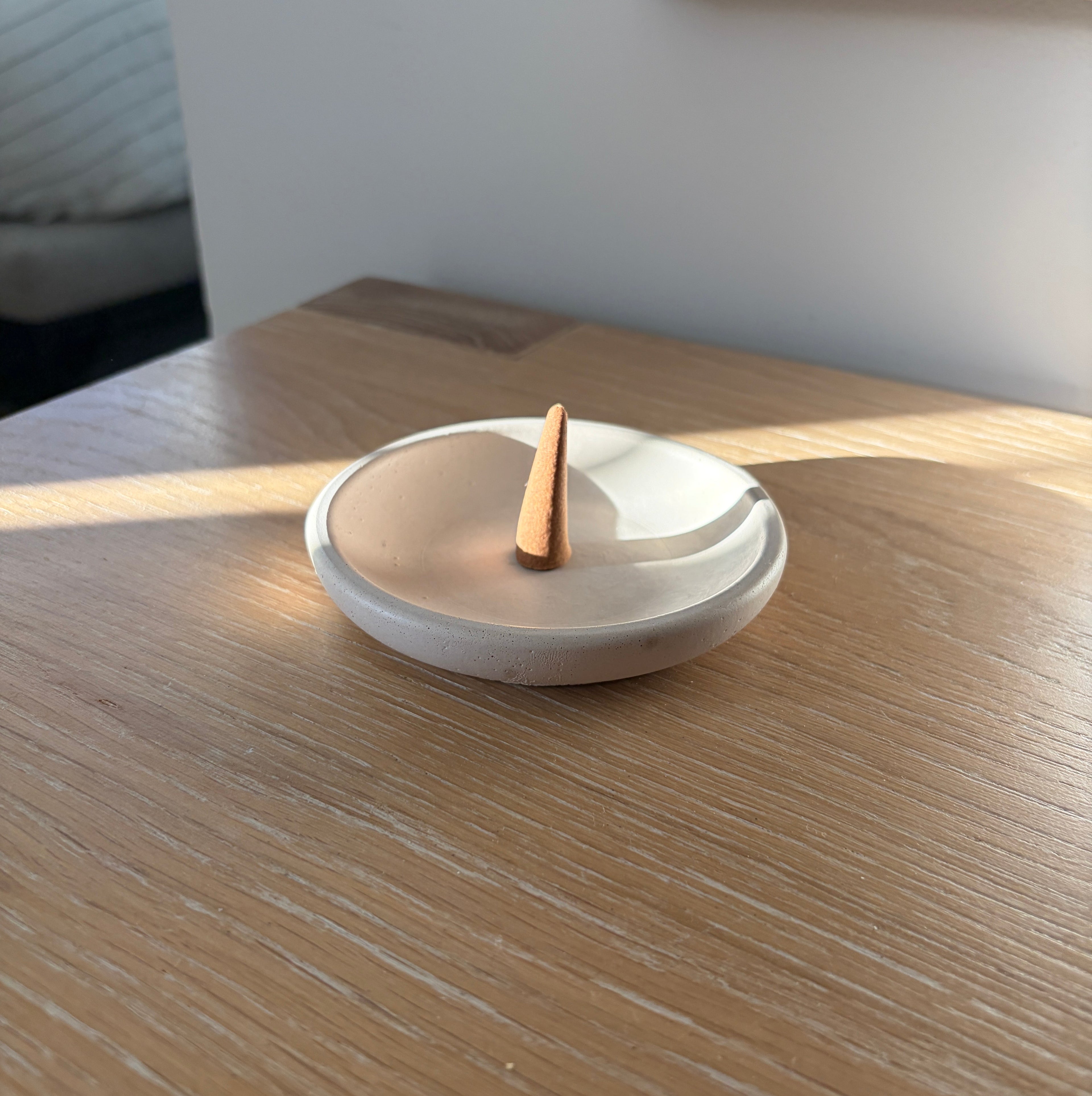 Concrete dish